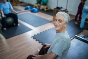 aula de pilates com elástico